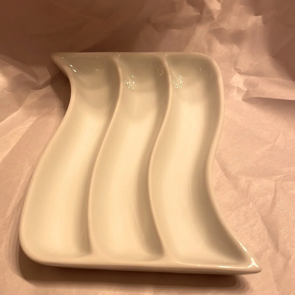Crate & Barrel White Porcelain Swirl Square Appetizer Candy Dish 7